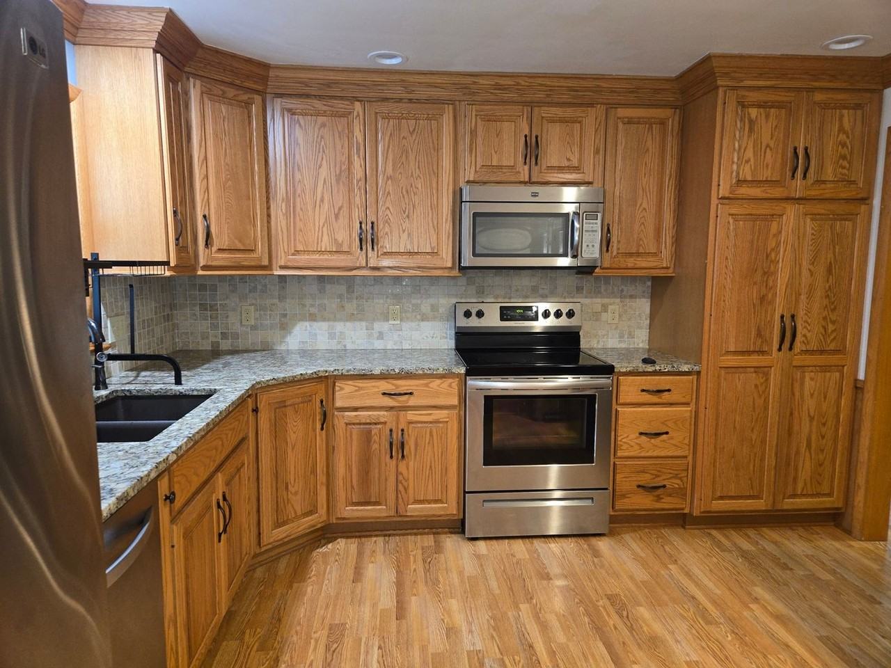 132 Corll St - Photo 4 of 50