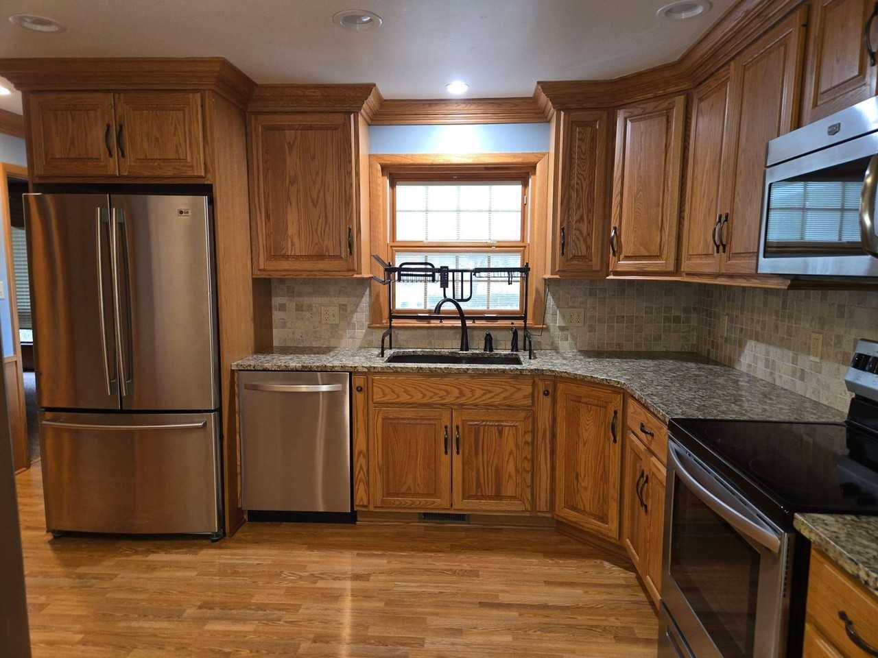 132 Corll St - Photo 5 of 50