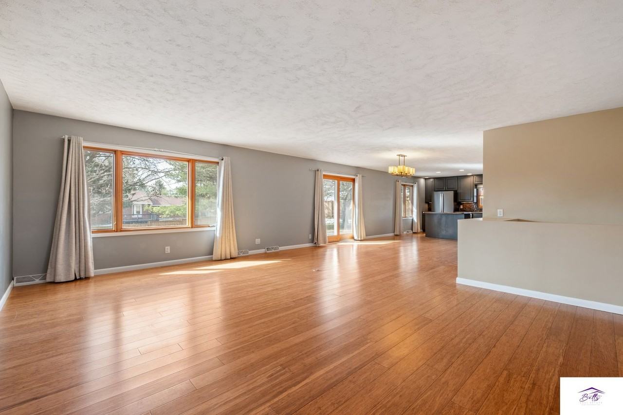 11933 Hickory Rd - Photo 2 of 31