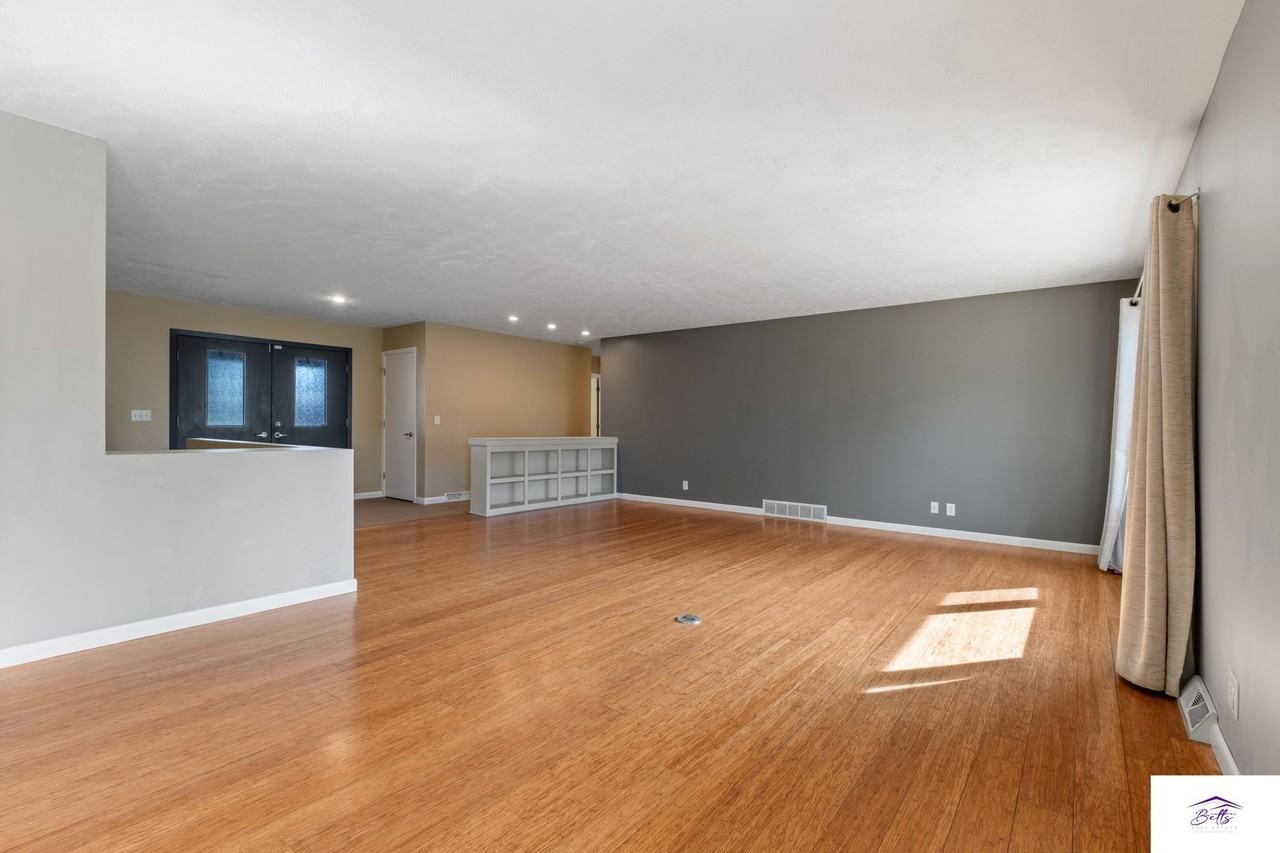 11933 Hickory Rd - Photo 4 of 31