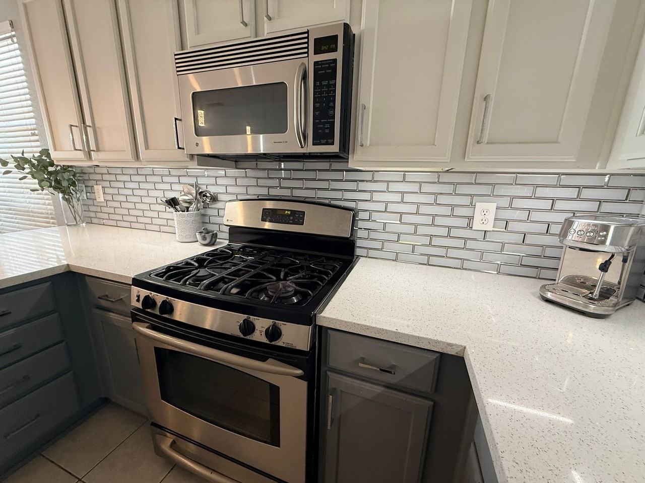 5469 Banfield Dr - Photo 6 of 44