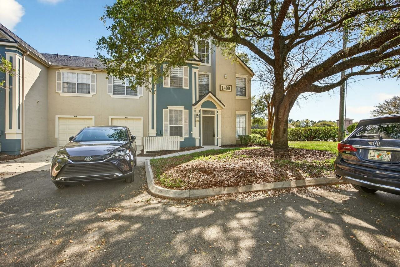 13703 Richmond Park Dr N #1402 - Photo 2 of 26