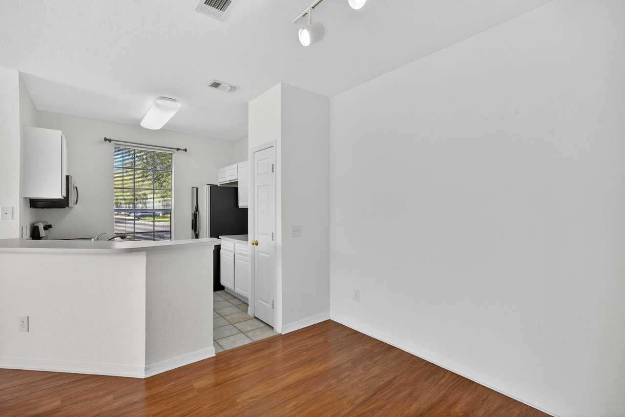 13703 Richmond Park Dr N #1402 - Photo 6 of 26