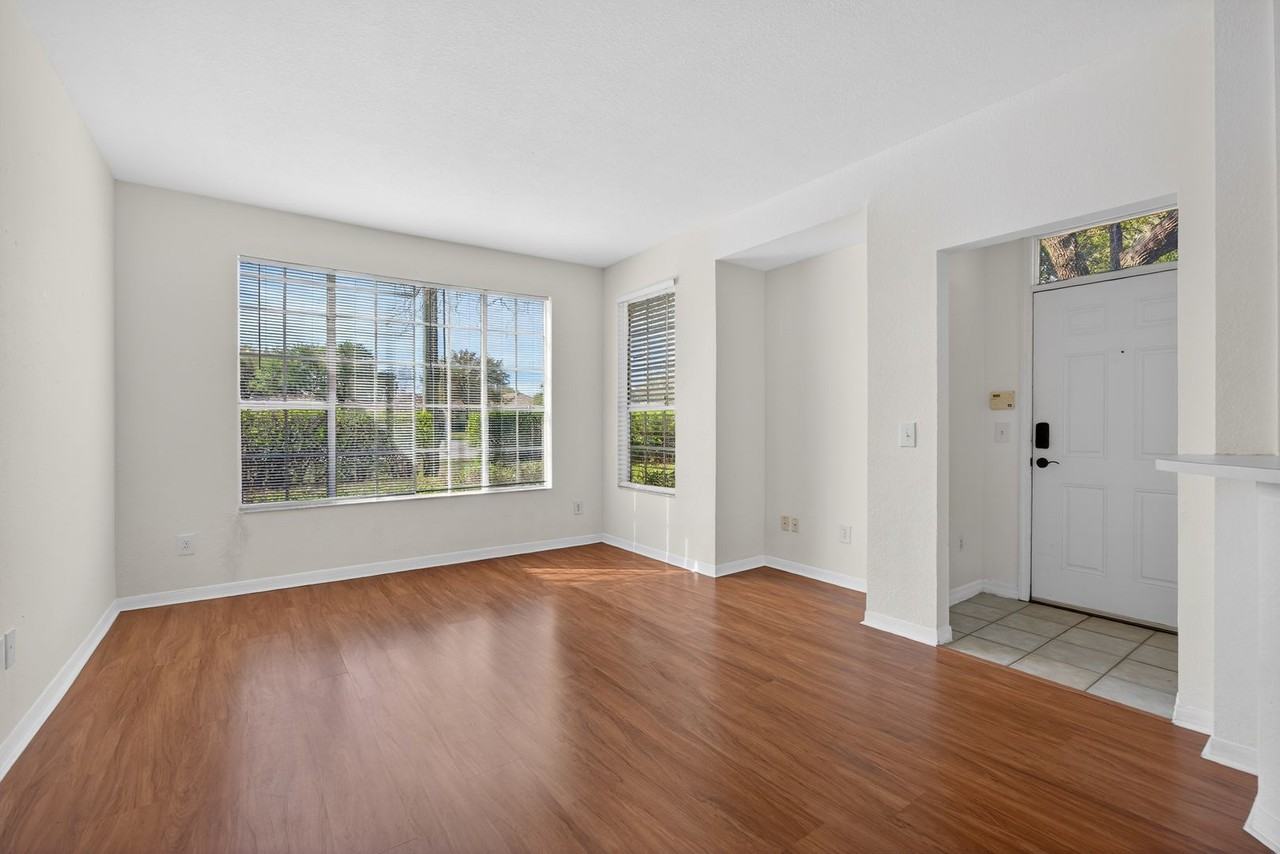 13703 Richmond Park Dr N #1402 - Photo 7 of 26