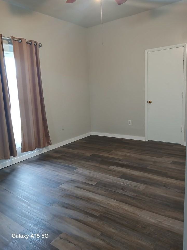 521 Goingsnake St - Photo 3 of 11