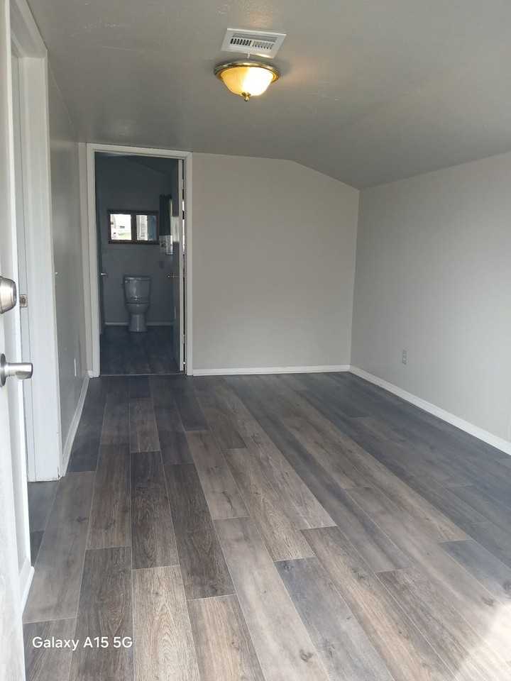 521 Goingsnake St - Photo 5 of 11