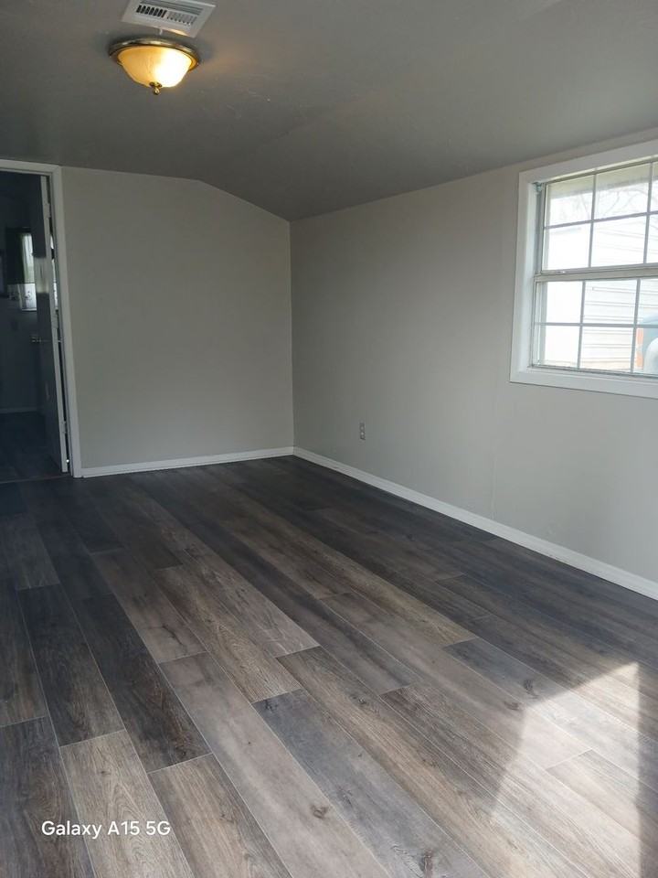 521 Goingsnake St - Photo 6 of 11