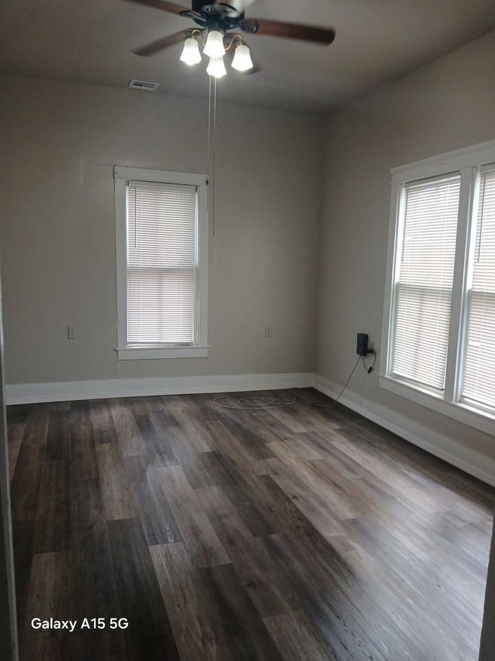 521 Goingsnake St - Photo 7 of 11