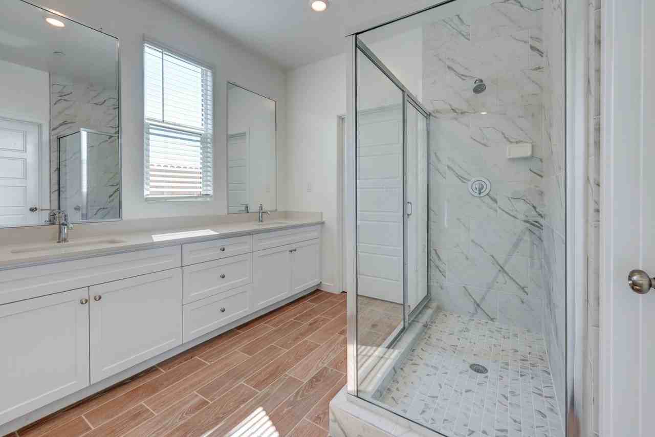 3433 N Gorma Ave - Photo 3 of 7