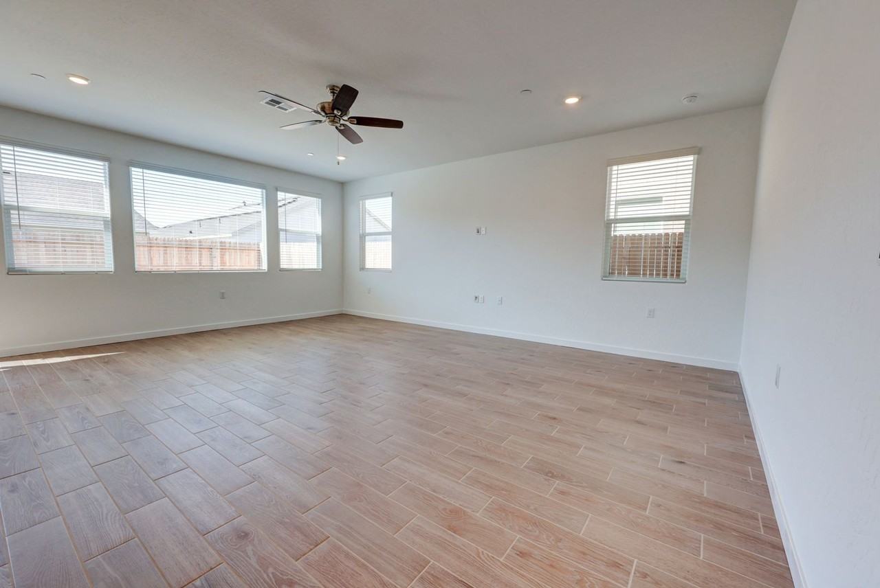 3433 N Gorma Ave - Photo 4 of 7