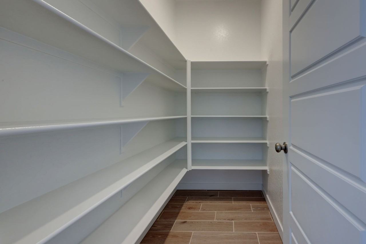 3433 N Gorma Ave - Photo 6 of 7