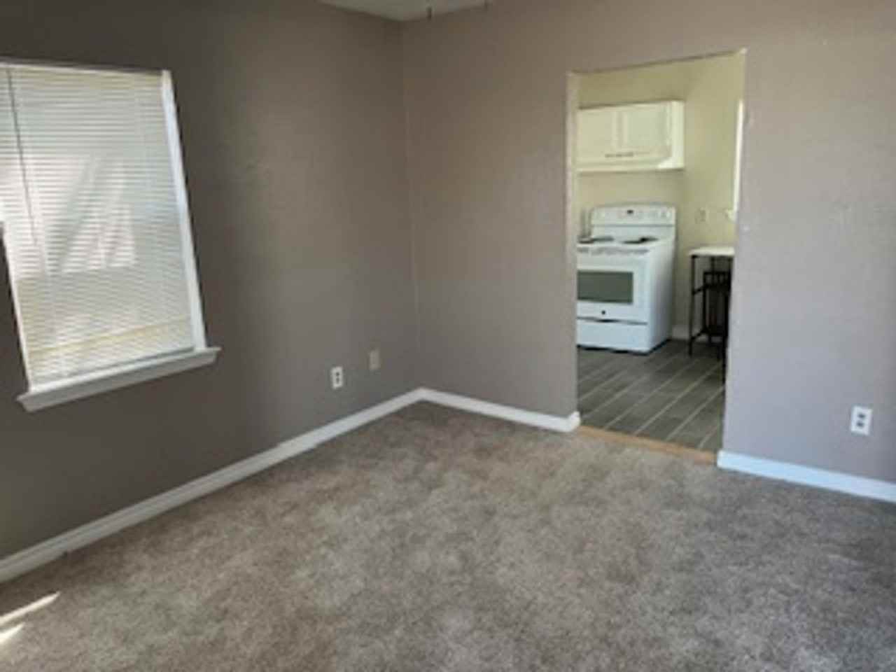 2006 Nw Floyd Ave - Photo 4 of 6