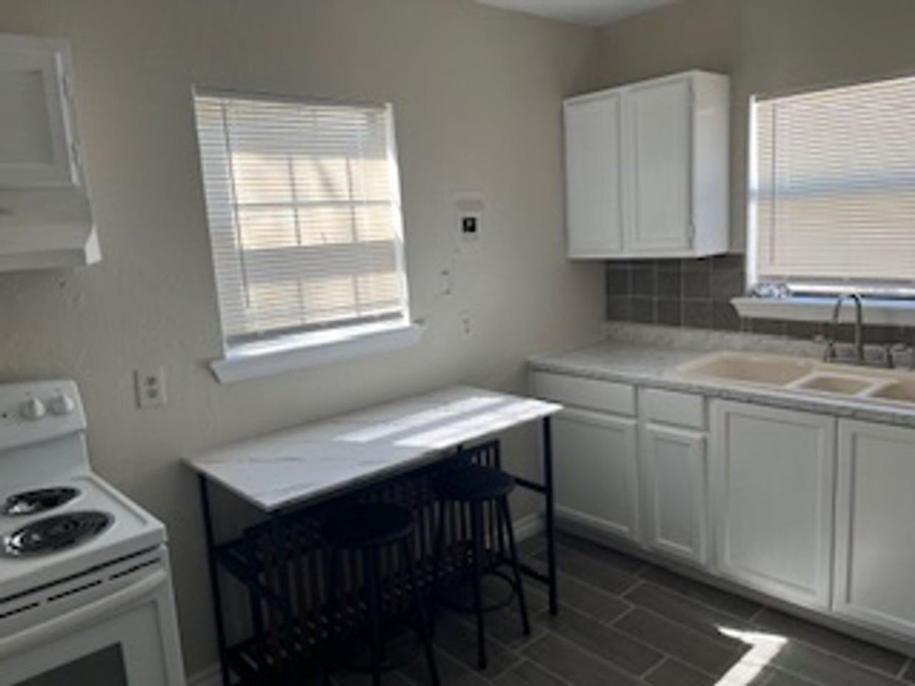 2006 Nw Floyd Ave - Photo 6 of 6