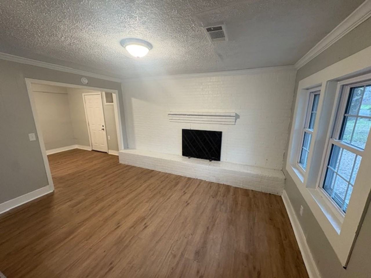 205 Lowry Cir - Photo 2 of 9