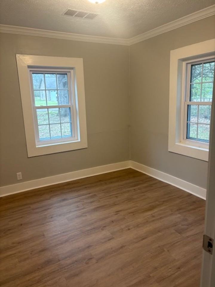 205 Lowry Cir - Photo 6 of 9