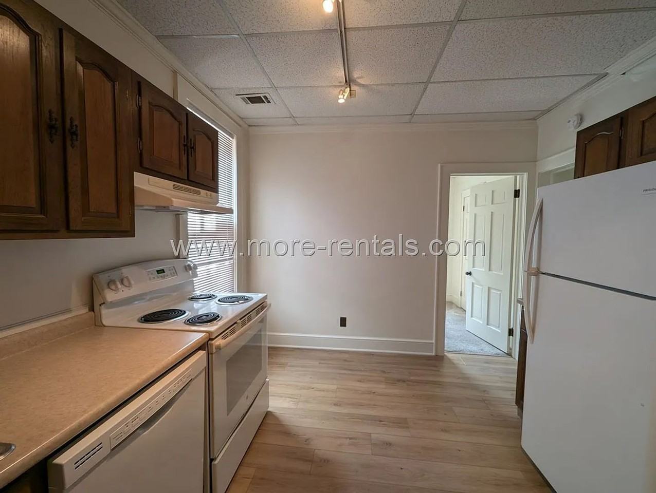 51 Stewart Ave - Photo 3 of 14