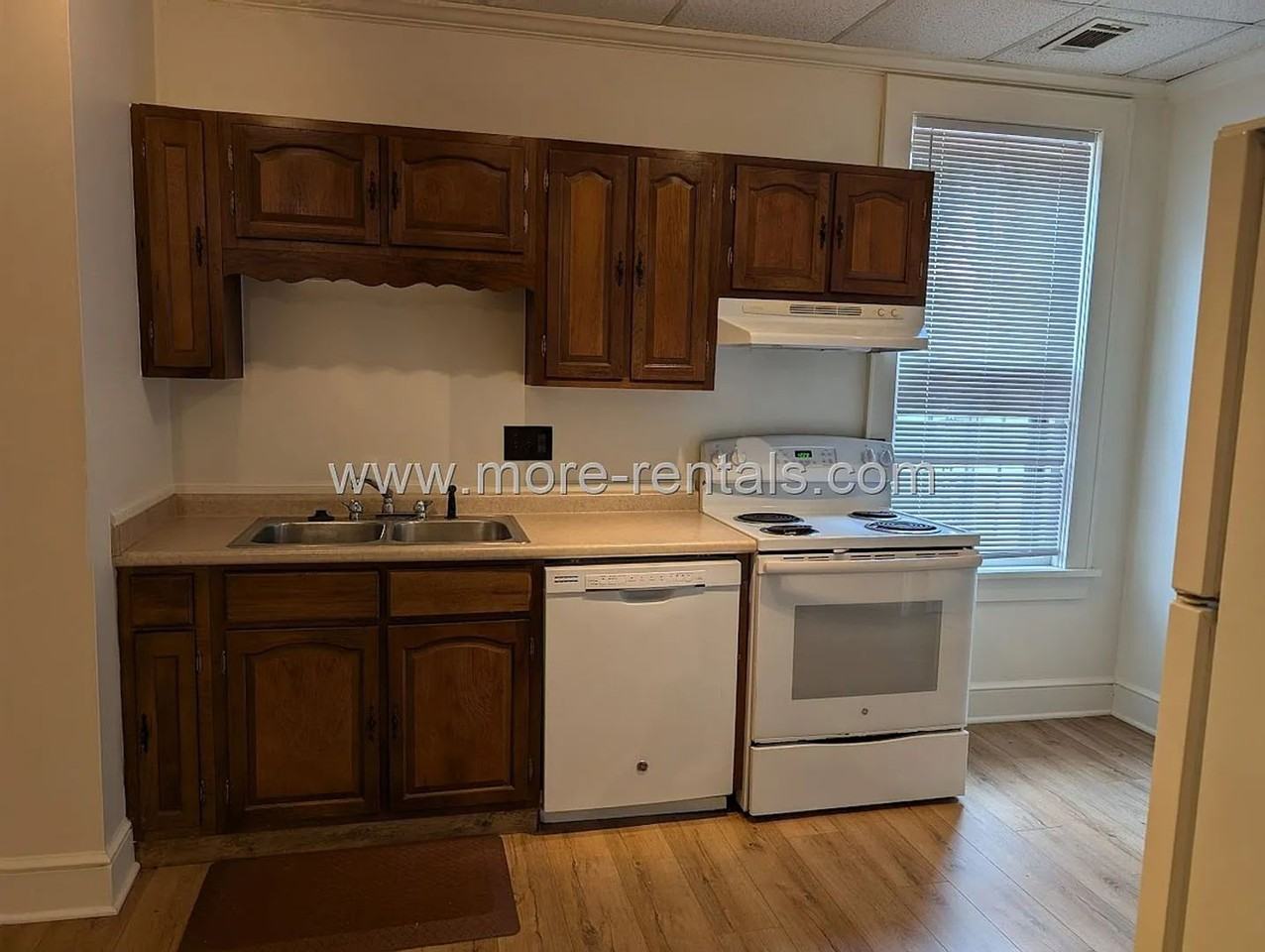 51 Stewart Ave - Photo 4 of 14