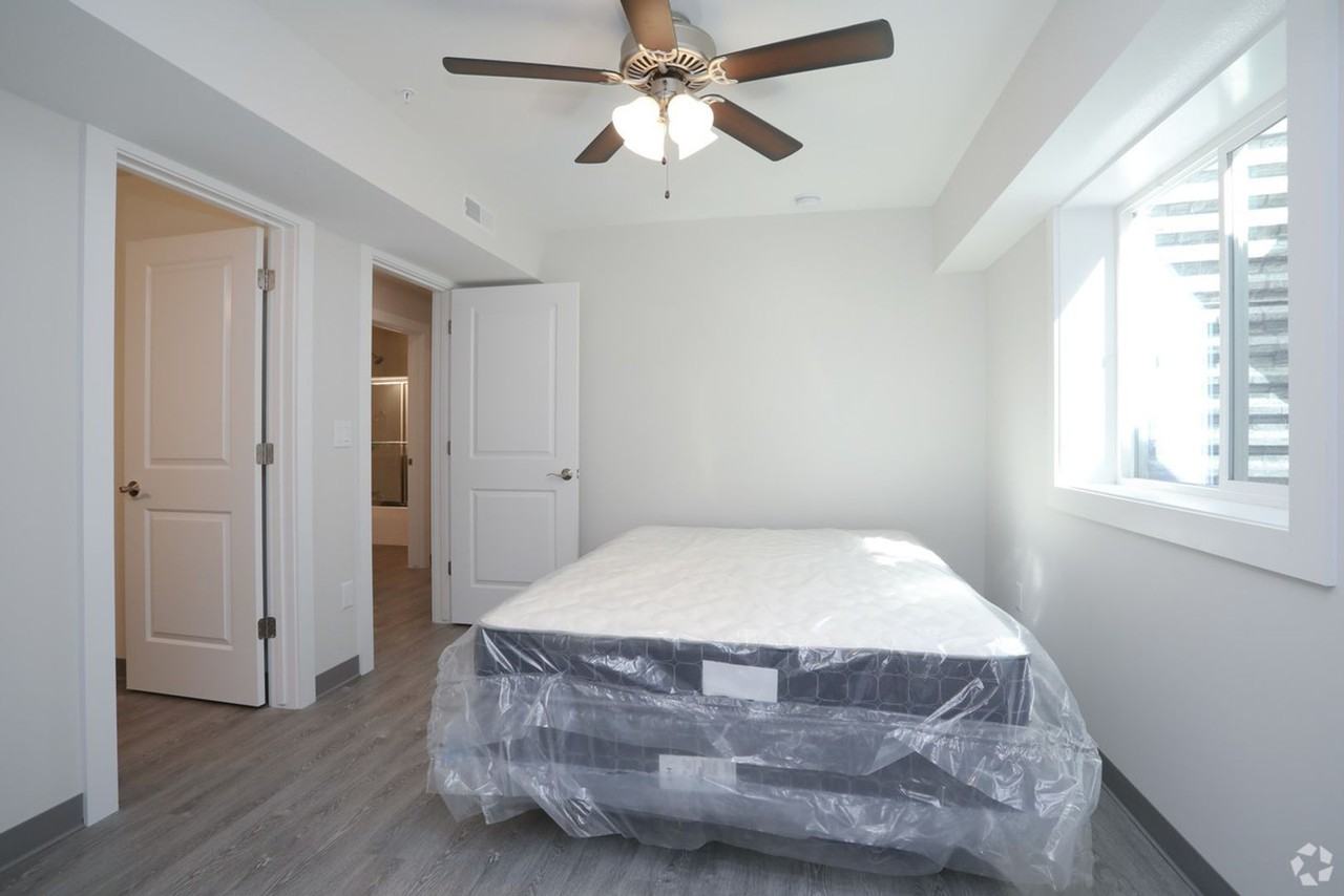 408 W Green Street - Photo 6 of 26