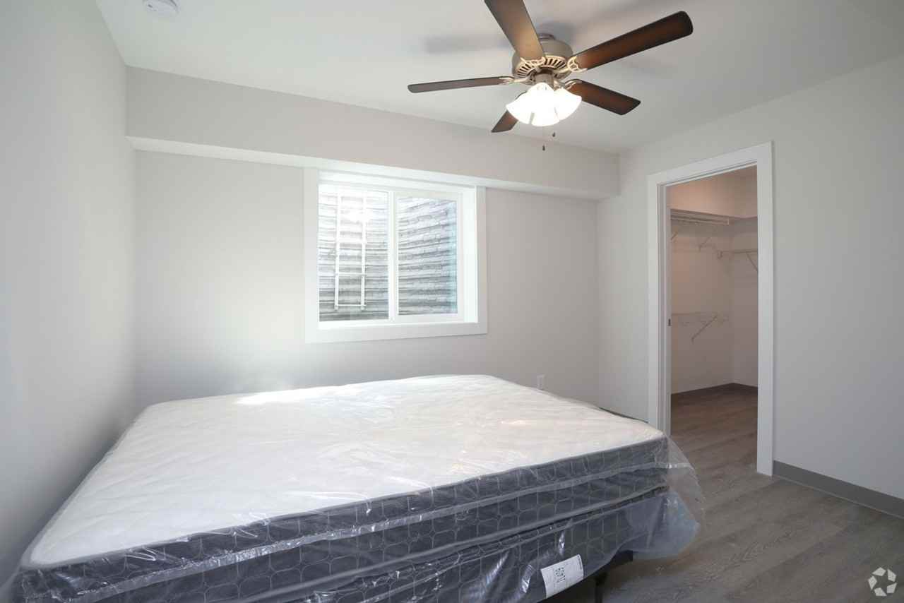 408 W Green Street - Photo 7 of 26