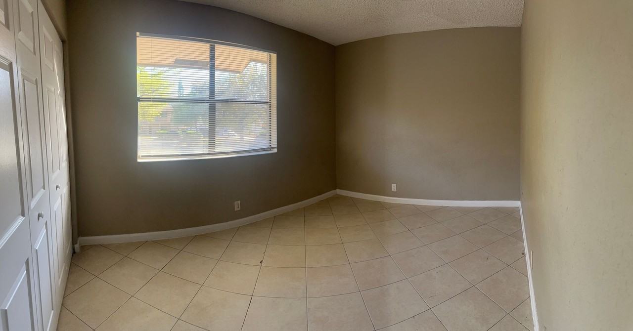 11581 Nw 45th St - Photo 6 of 9