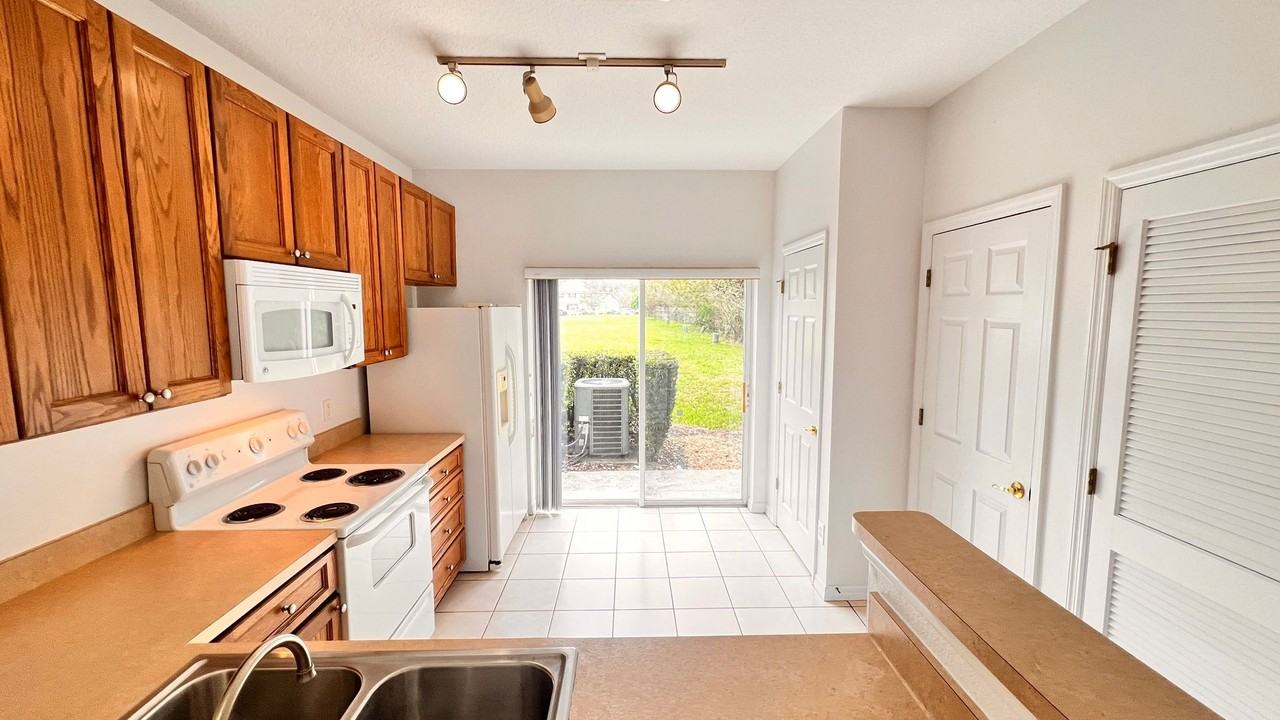 10278 Regent Park Dr #304 - Photo 2 of 41