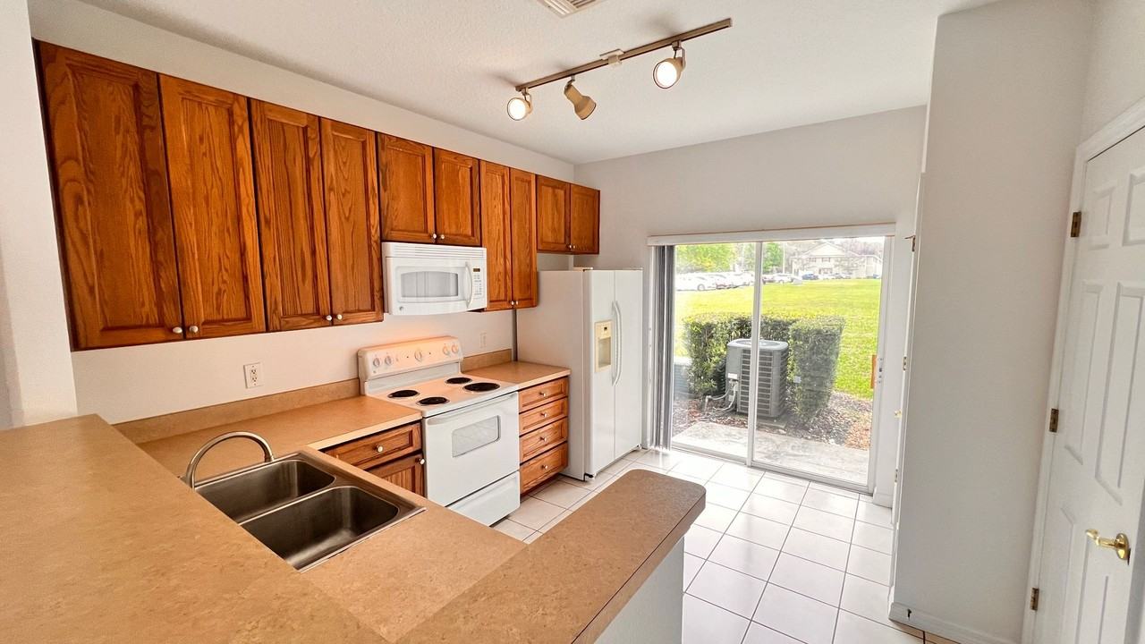 10278 Regent Park Dr #304 - Photo 5 of 41