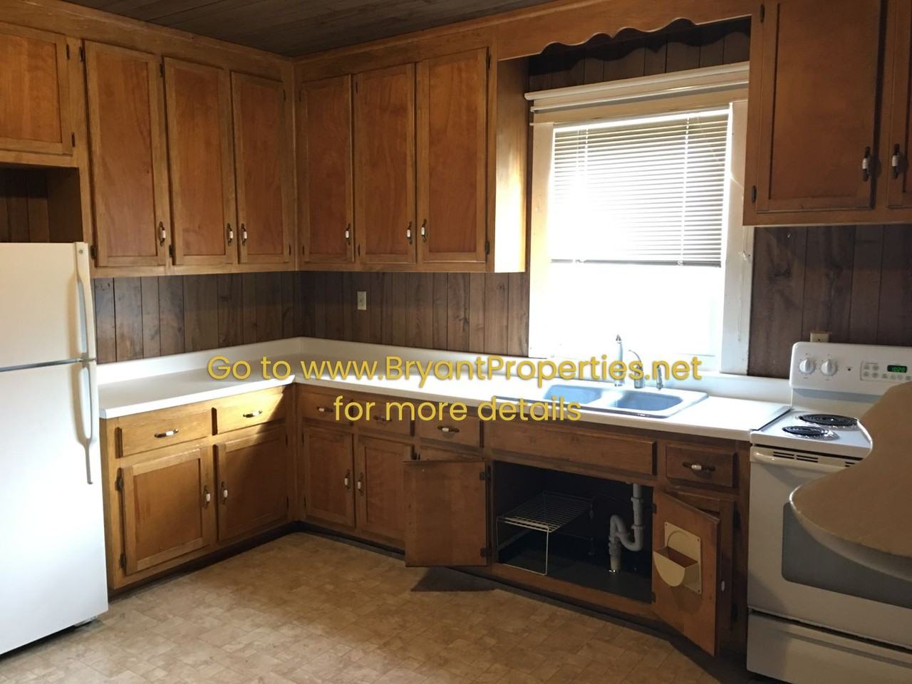 1584 Latimer Ln - Photo 3 of 7