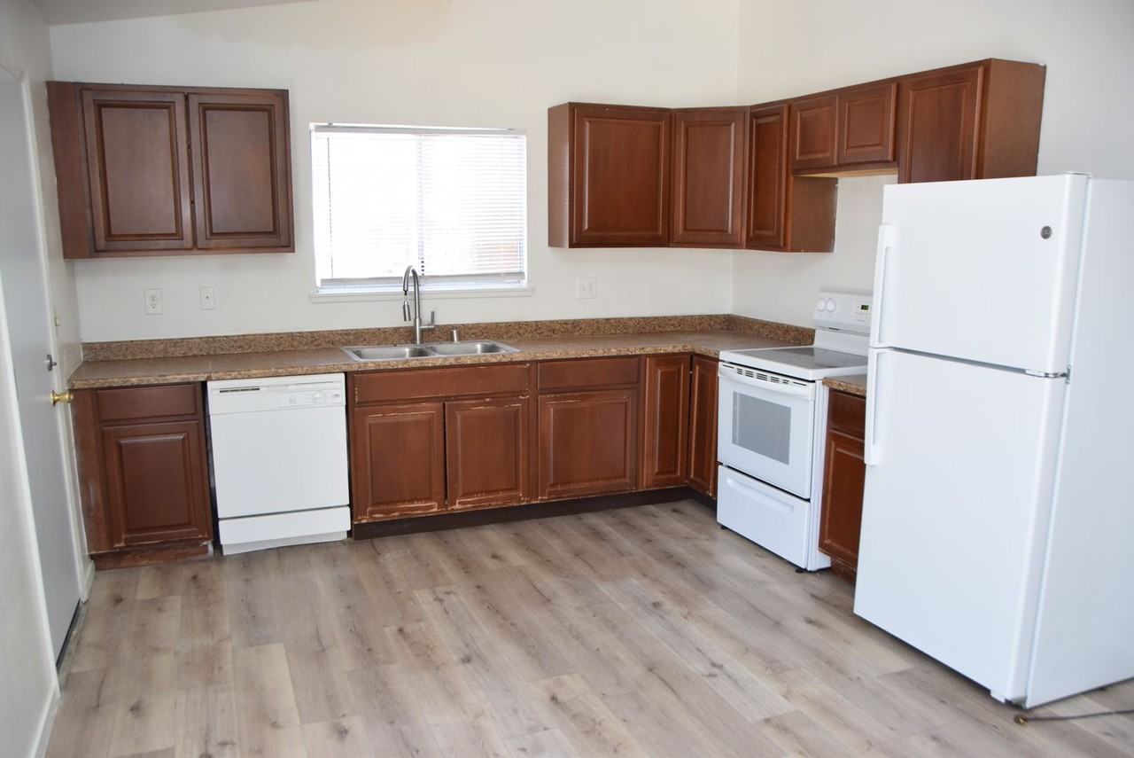 6607 Baywood Ave - Photo 4 of 15