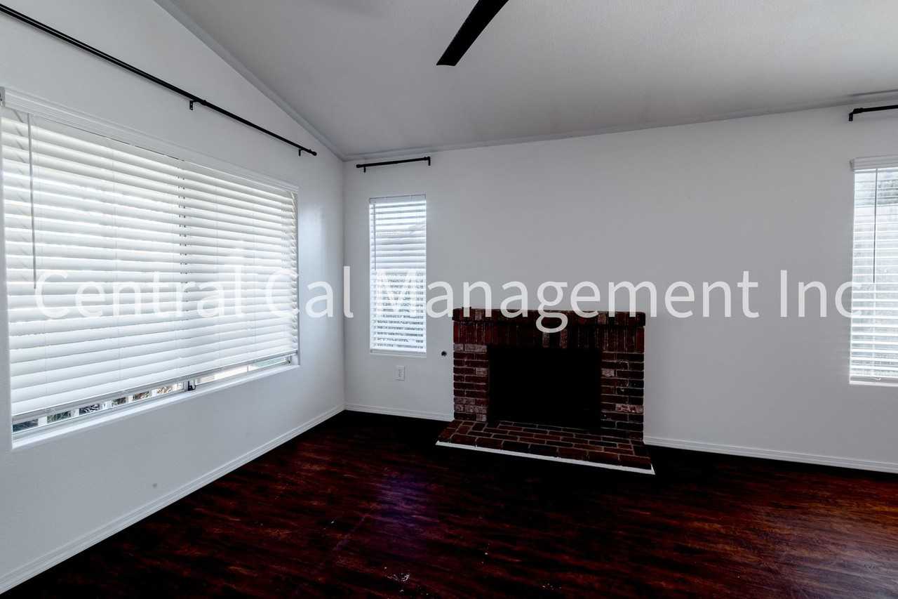 5801 Canoe Ct - Photo 3 of 21