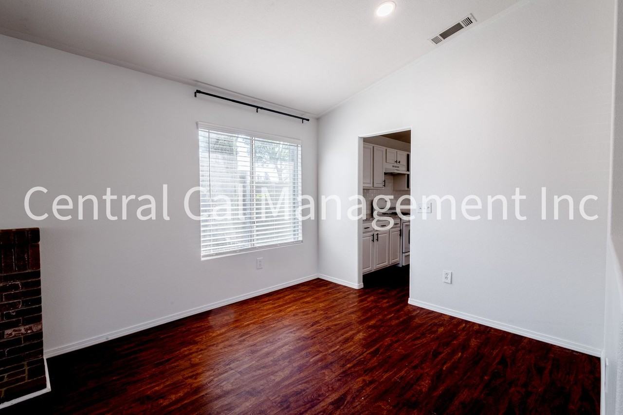 5801 Canoe Ct - Photo 4 of 21