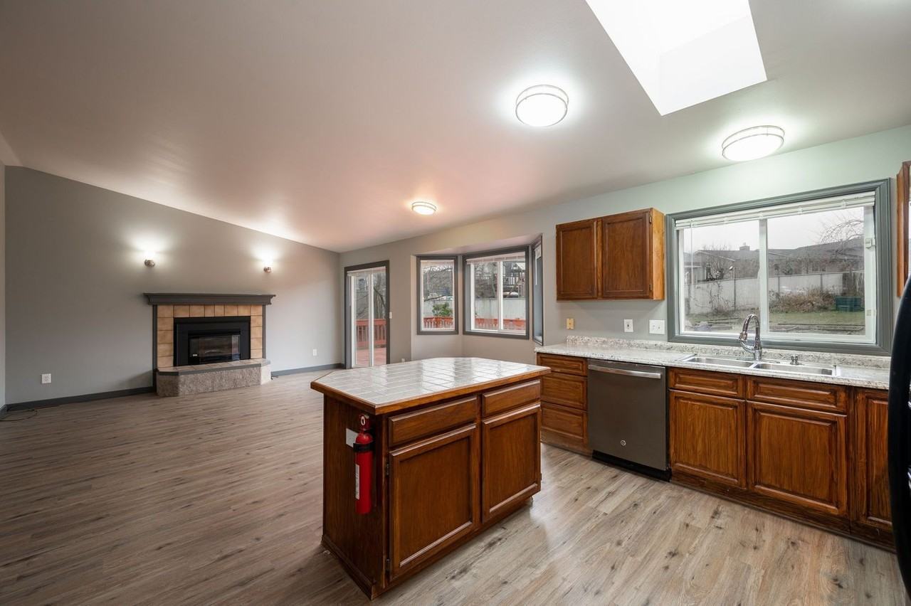 6067 Briar Ct - Photo 4 of 33