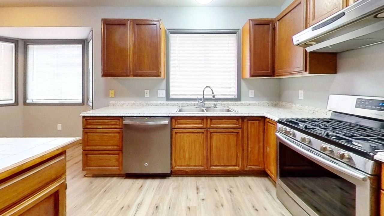 6067 Briar Ct - Photo 5 of 33