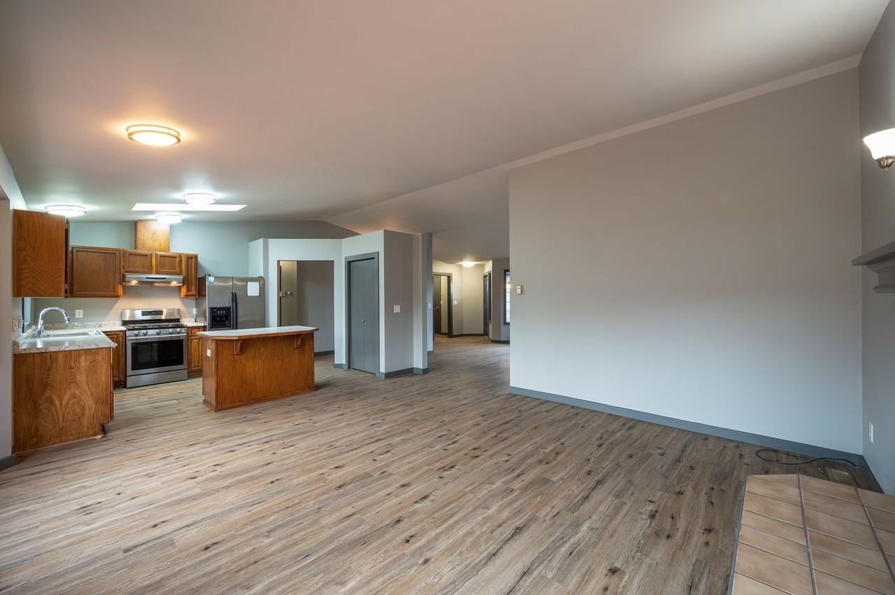 6067 Briar Ct - Photo 7 of 33