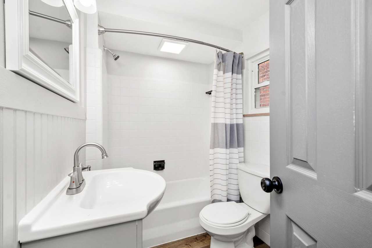 122 Kirk Ave - Photo 2 of 24