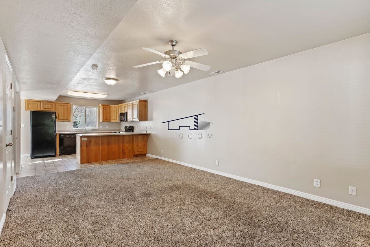 1077 E 1675 S - Photo 2 of 23