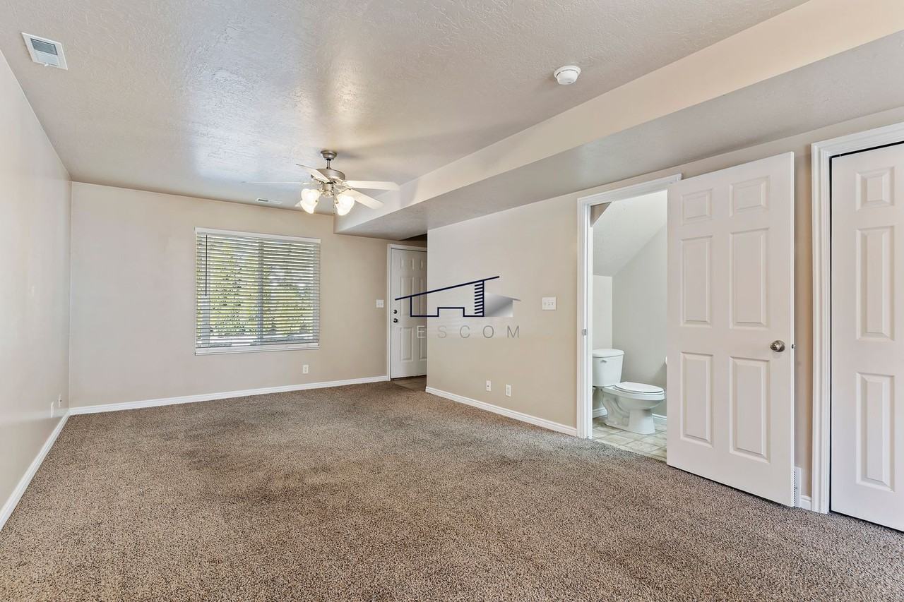 1077 E 1675 S - Photo 7 of 23