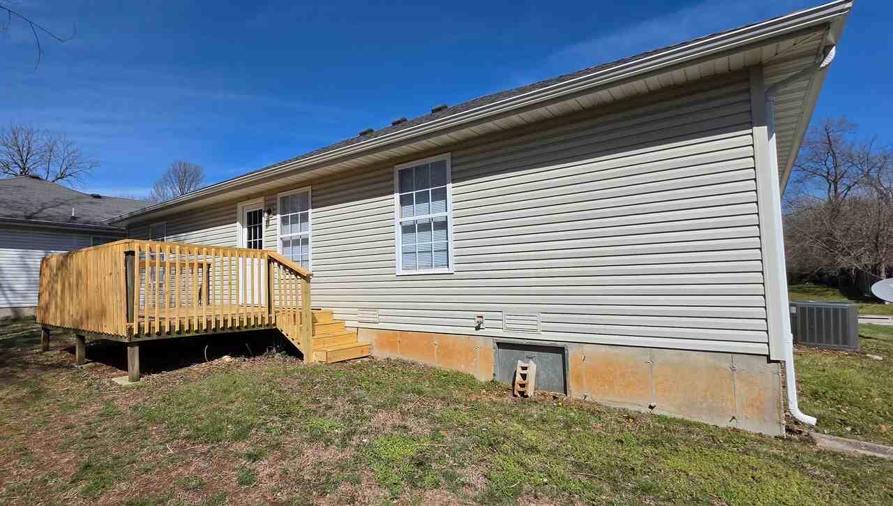 814 W Delmar St - Photo 7 of 8