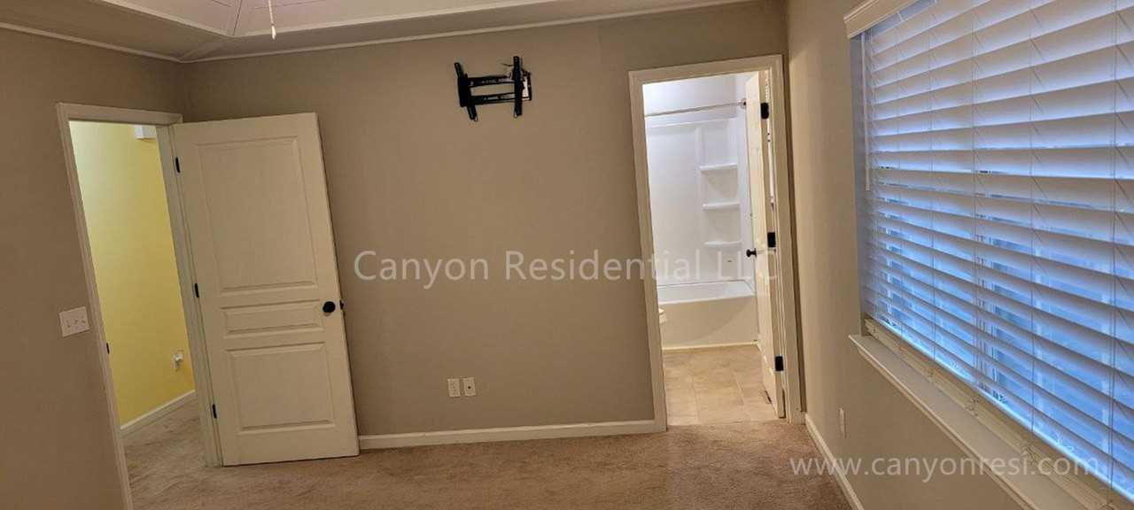 6141 Blue Ash Dr - Photo 3 of 34