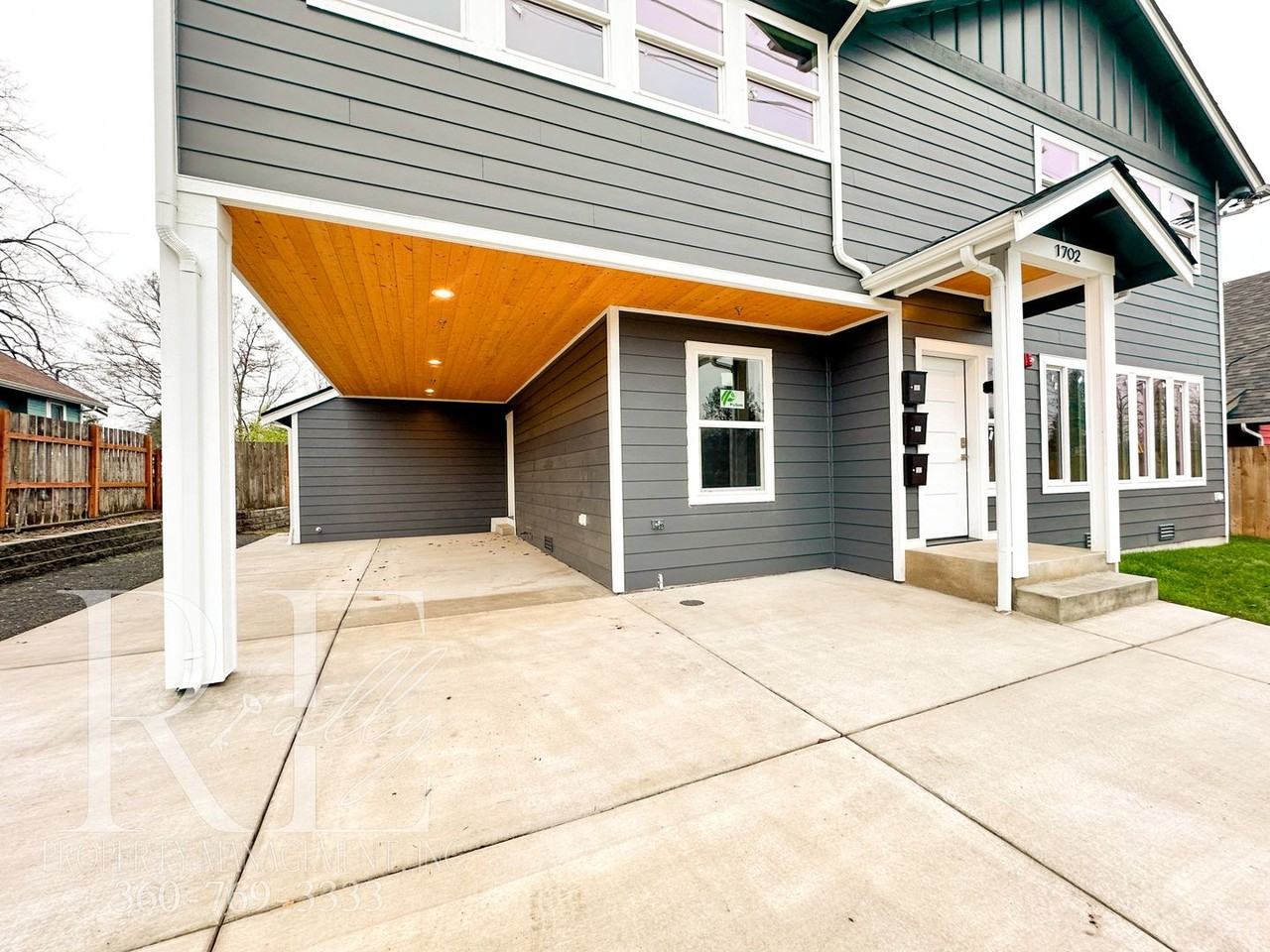 1702 13th St #202B - Photo 3 of 12