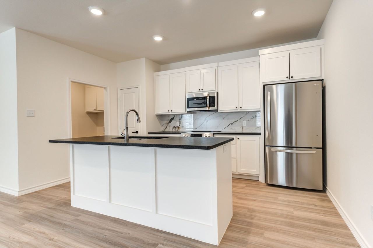 5887 Urbana Pl - Photo 4 of 21