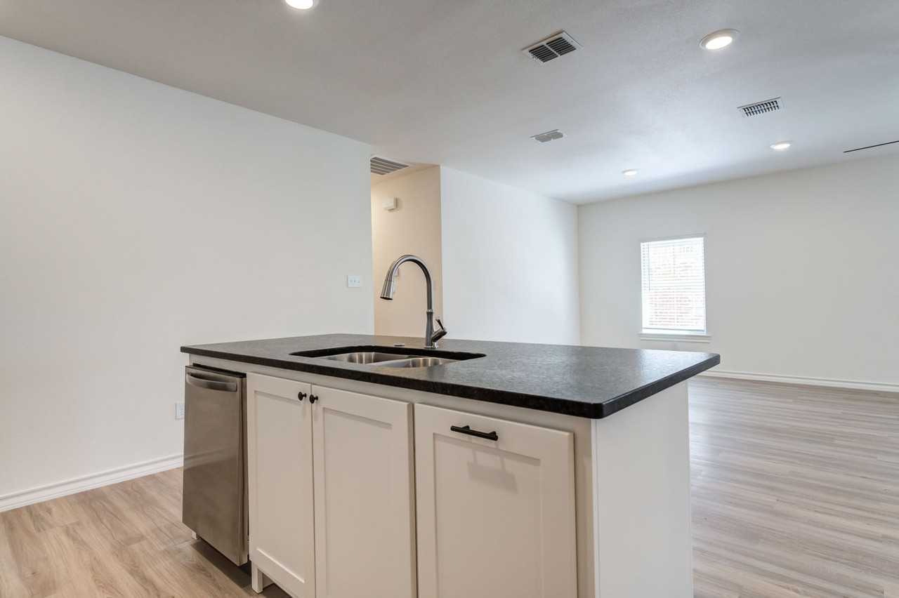 5887 Urbana Pl - Photo 7 of 21