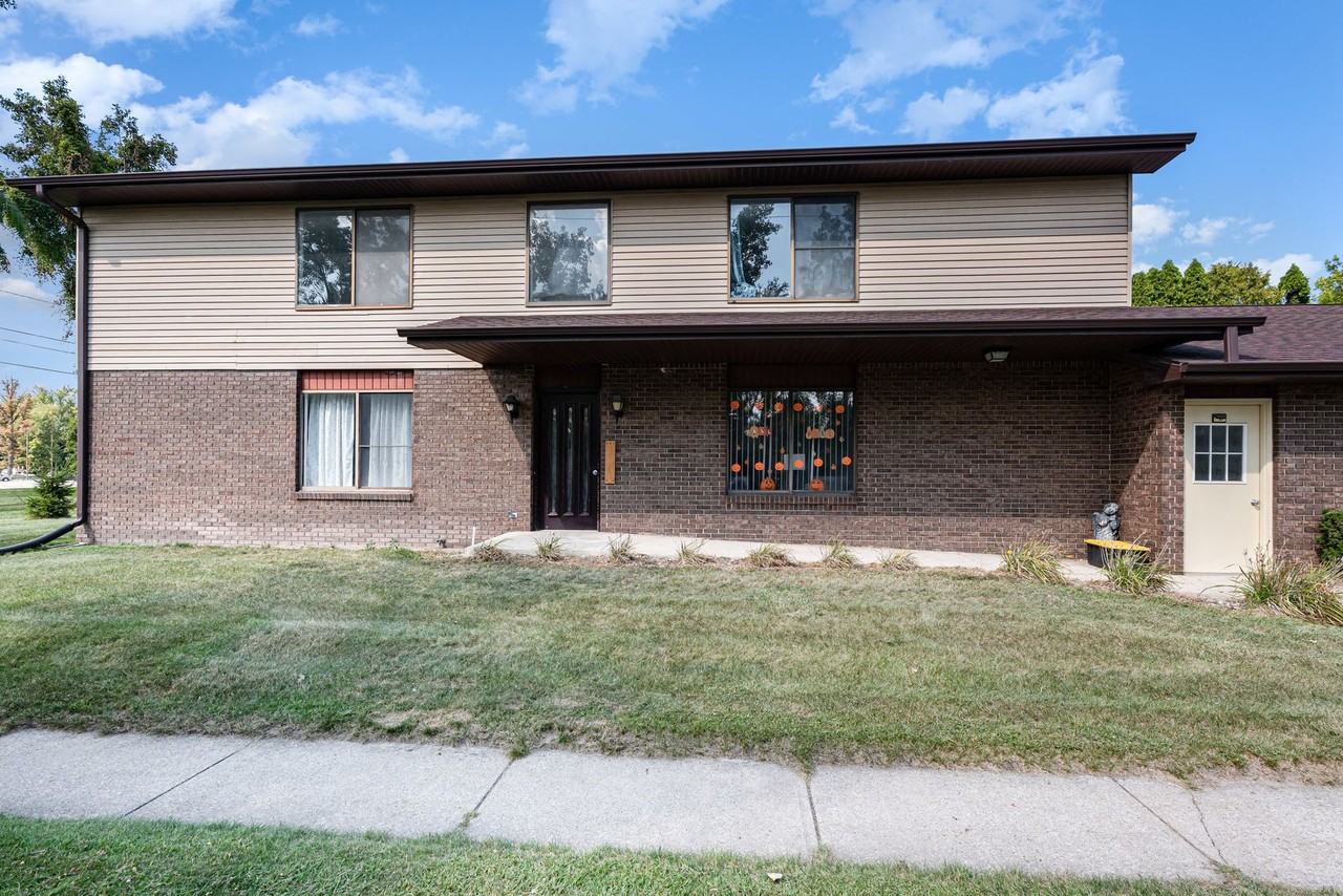 1301 Springfield Dr #3 - Photo 4 of 26