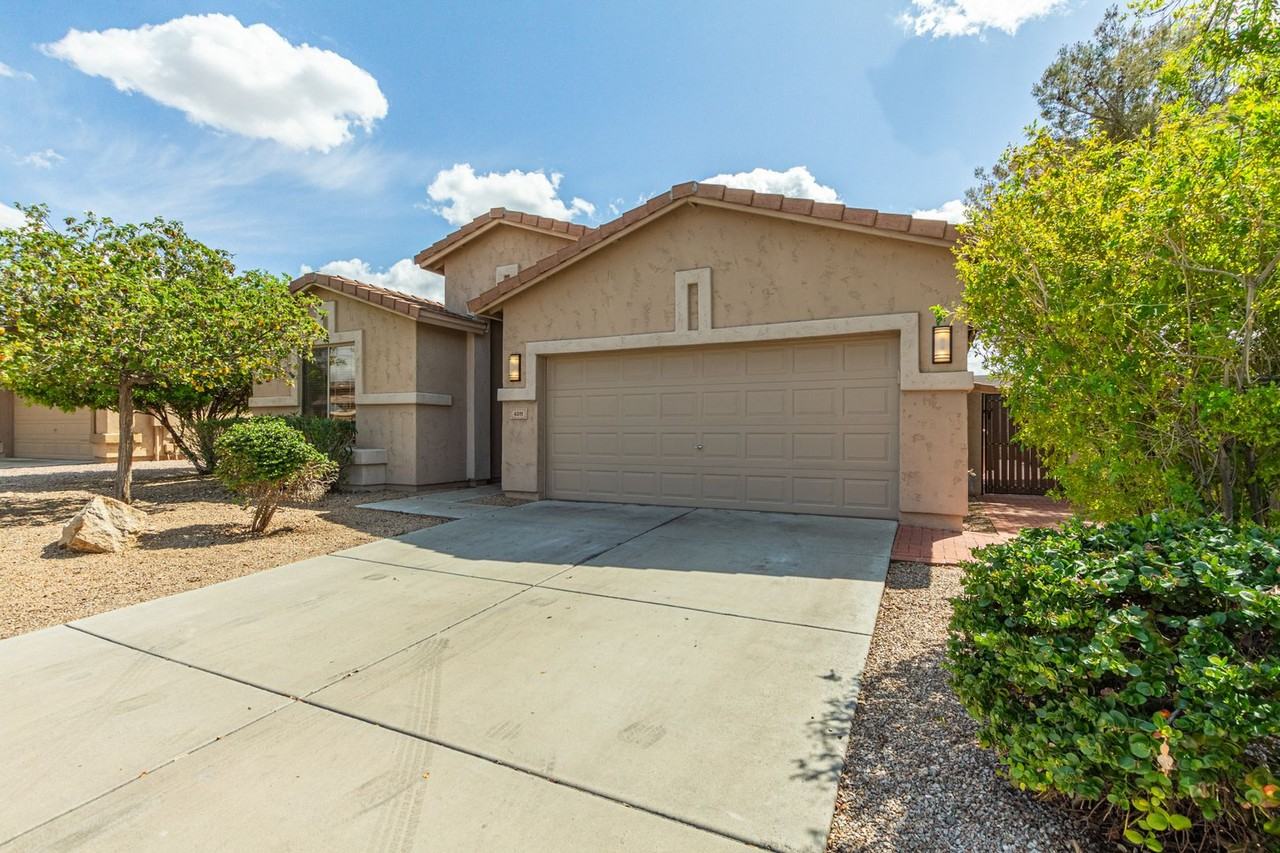 6211 W Wikieup Ln - Photo 5 of 36