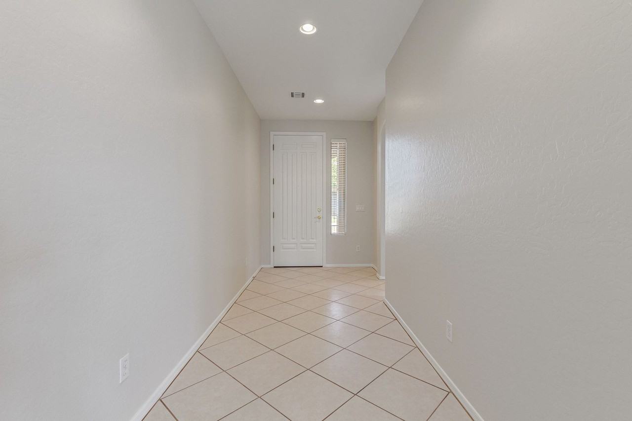 6211 W Wikieup Ln - Photo 7 of 36