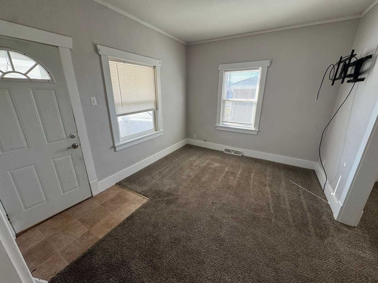 846 S 24th St - Photo 3 of 8