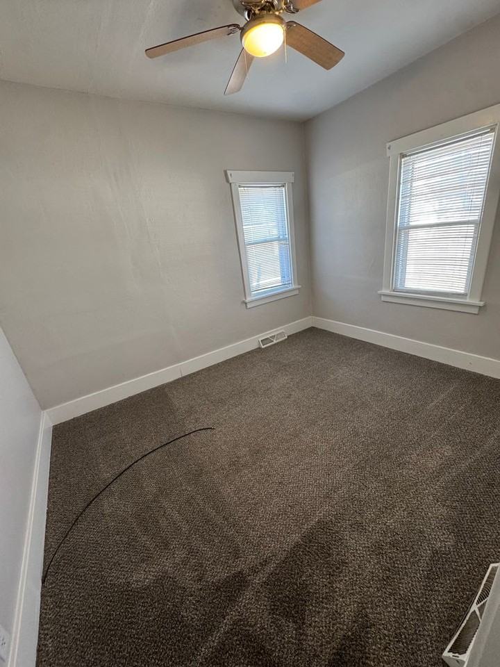 846 S 24th St - Photo 5 of 8