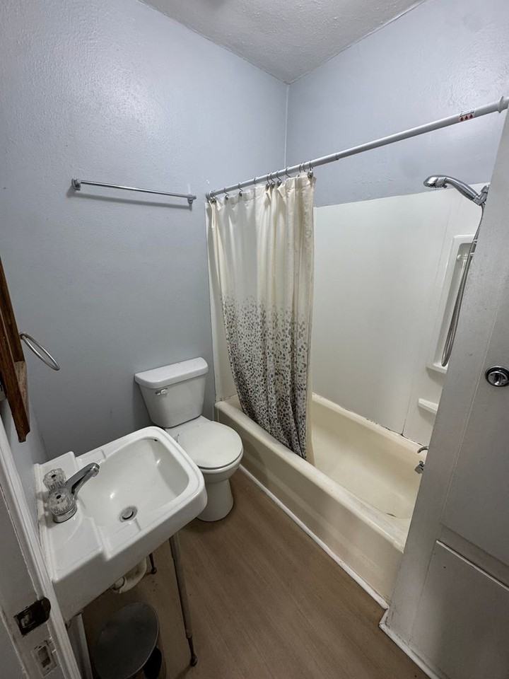 846 S 24th St - Photo 6 of 8