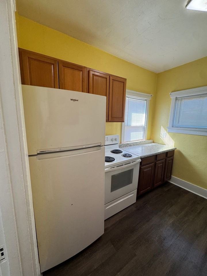 846 S 24th St - Photo 7 of 8