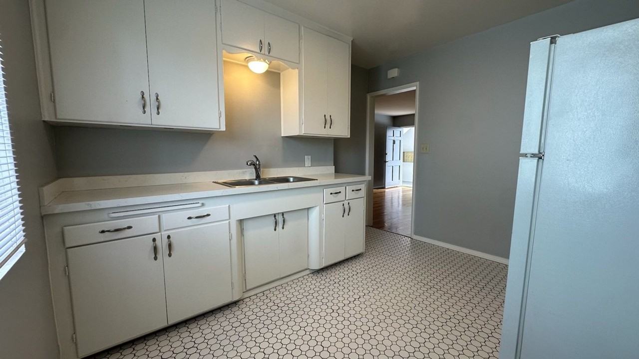 2920 1st Ave - Photo 6 of 9