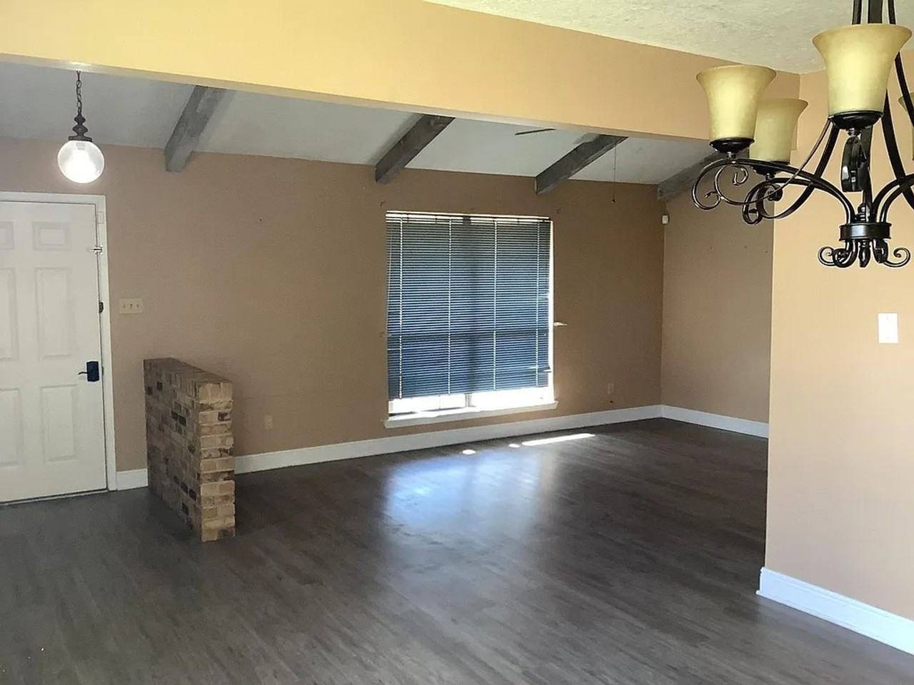 381 Windermere Blvd - Photo 3 of 6